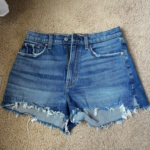 High rise Abercrombie Mom short (curse love) size 28